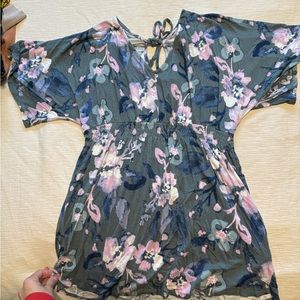 Jessica Simpson floral flowy maternity top